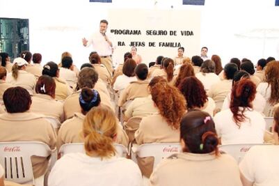 Entregan 200 pólizas de seguro de vida