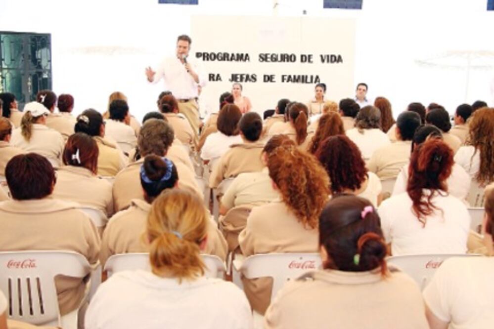 Entregan 200 pólizas de seguro de vida