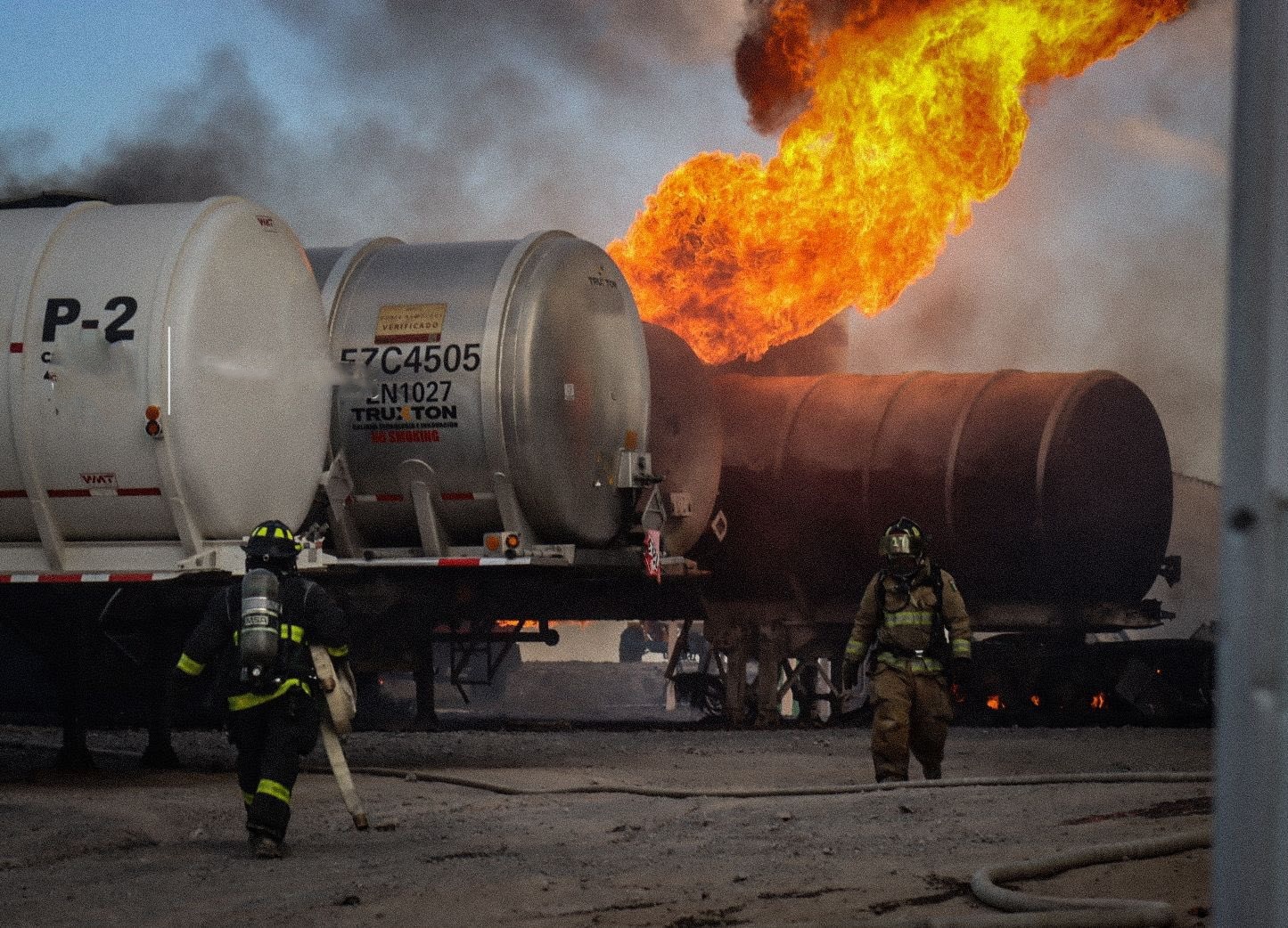 Descartan huachicol en explosión de autotanque en El Marqués
