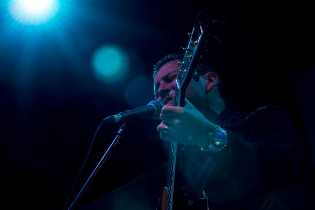 Gustavo Lastra interpretó canciones de una nueva producción que pretende sacar en 2017, sin dejar de tocar sus más grandes éxitos como “Muñeco de trapo”, que el mismo público solicitó y lo ovacionó (FOTOS: DEMIAN CHÁVEZ. EL UNIVERSAL)