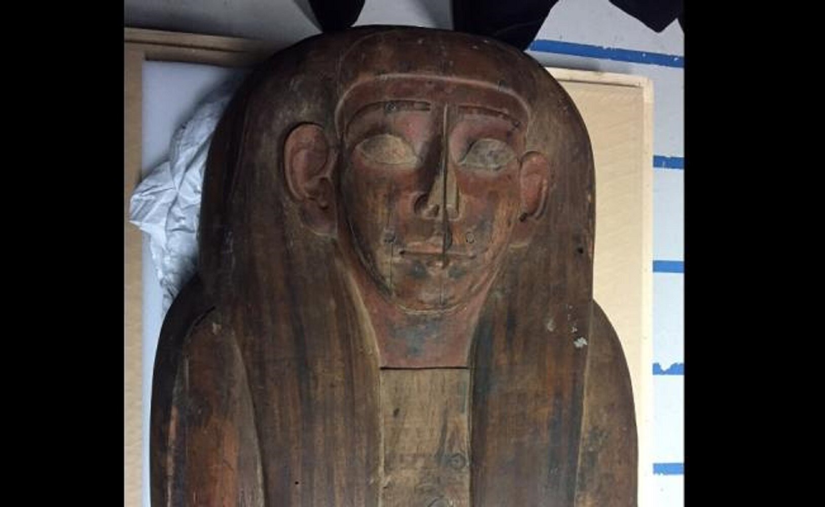 El ataúd egipcio donde se encontró a la momia estuvo durante 150 años en un almacen de la Universidad de Sydney. Foto: Reuters/Colin Packham