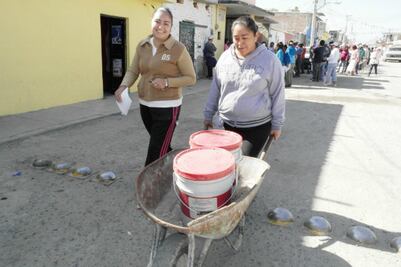 Entregan apoyos para vivienda