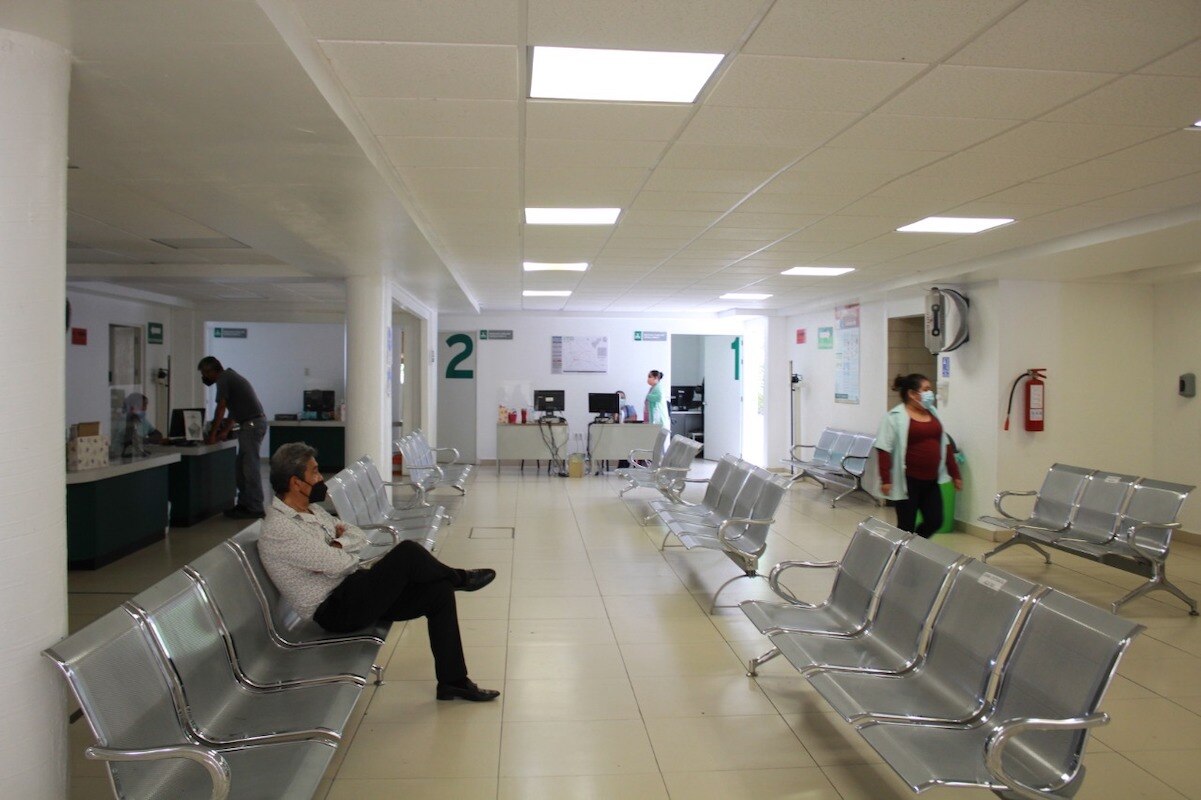 "No vayas a tu cita médica con acompañantes", pide el IMSS 