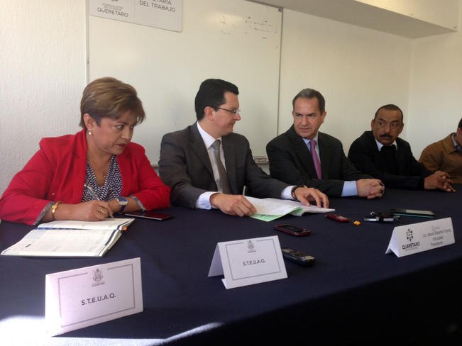 Ofrece Universidad aumento salarial de 4% al STEUAQ