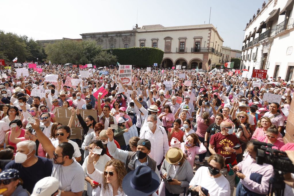 Miles unen sus voces contra la reforma electoral