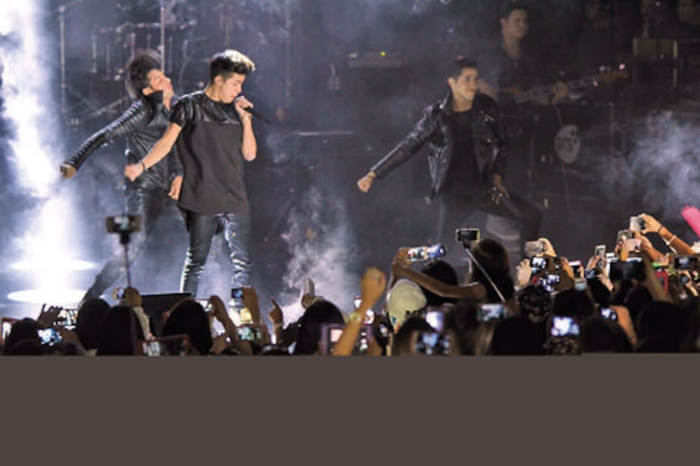 Mario Bautista consiente a sus fans