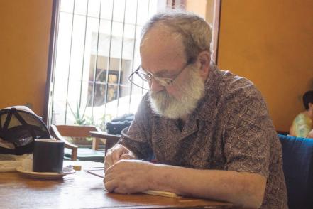 Tertulia y ajedrez en el Café del Fondo