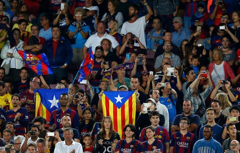 Crece lío por banderas