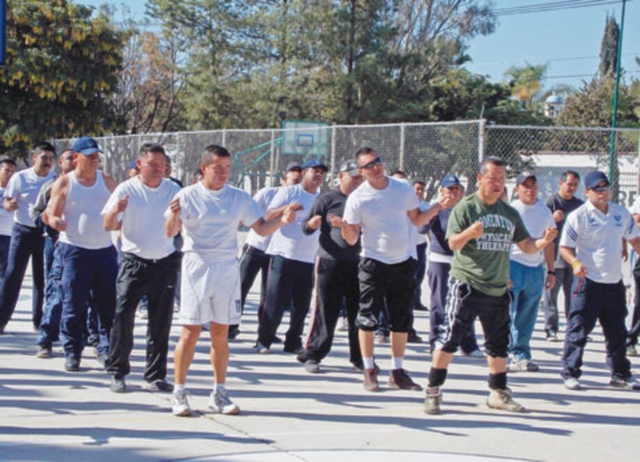 Buscan mejorar salud de elementos policiales