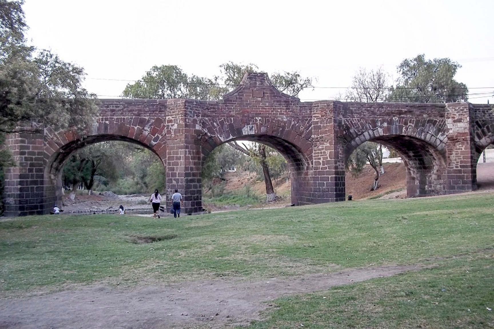 Insiste Vega en puente peatonal