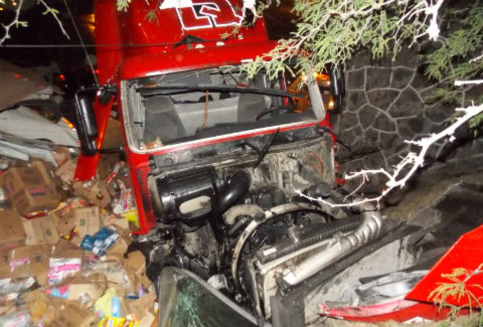 Se sale tráiler del camino