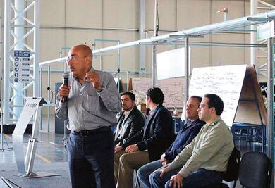 Presentan en la UNAQ proyecto de tren rápido