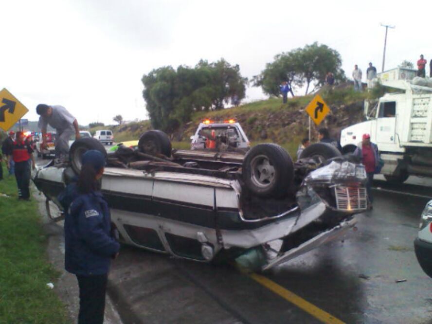 Vuelca camioneta en carretera a San Luis Potosí