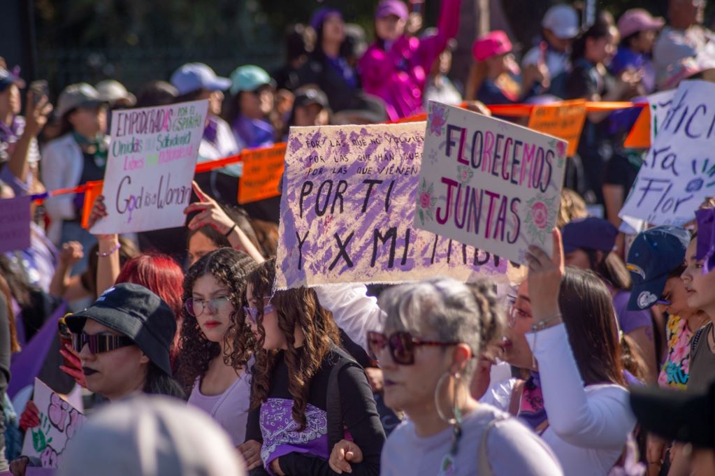 8M: La marea morada se apodera de las calles de Querétaro. Foto: Fernando Camacho