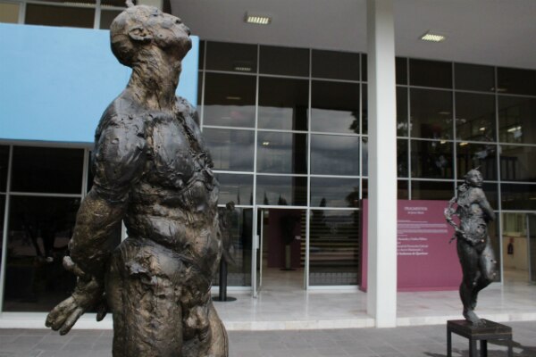 Inauguran UAQ y Hacienda exposición de Javier Marín