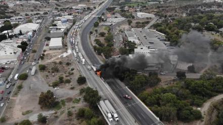 Se incendia tráiler en la en la autopista México-Querétaro 