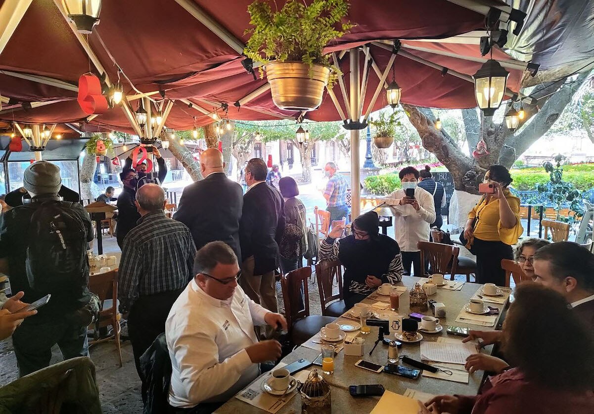 Periodistas abandonan la conferencia de prensa de Morena en Querétaro