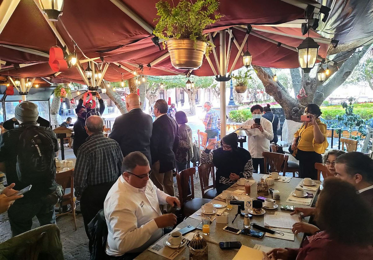 Periodistas abandonan la conferencia de prensa de Morena en Querétaro