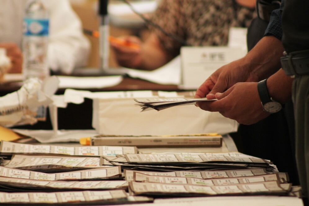 Blindan elecciones contra funcionarios