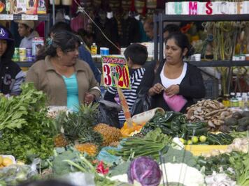 Regulan a locatarios en mercados de SJR