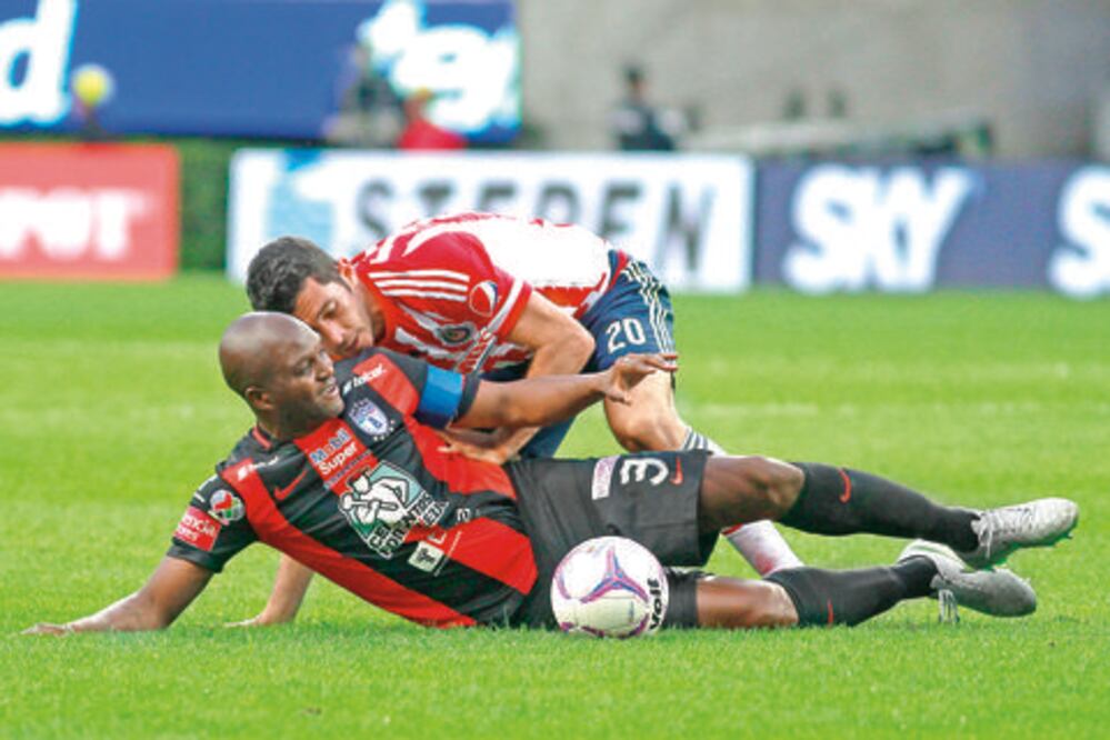 Chivas desaprovecha oportunidad en casa