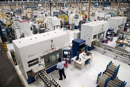 Baja 3.7% la actividad industrial en agosto