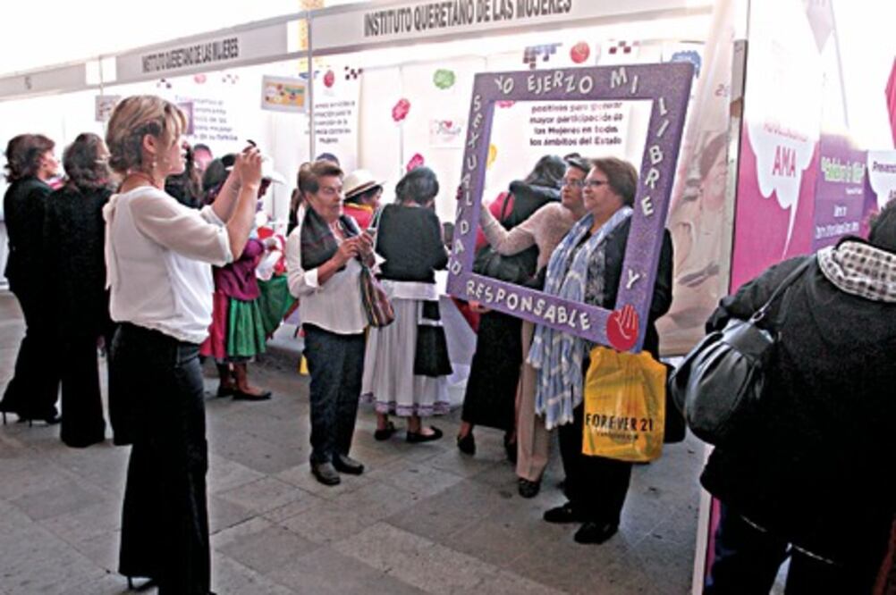 Celebran Feria de la Mujer