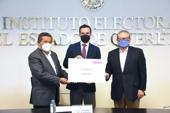 Entrega el IEEQ casi 3.1 mdp para apoyar la ciencia