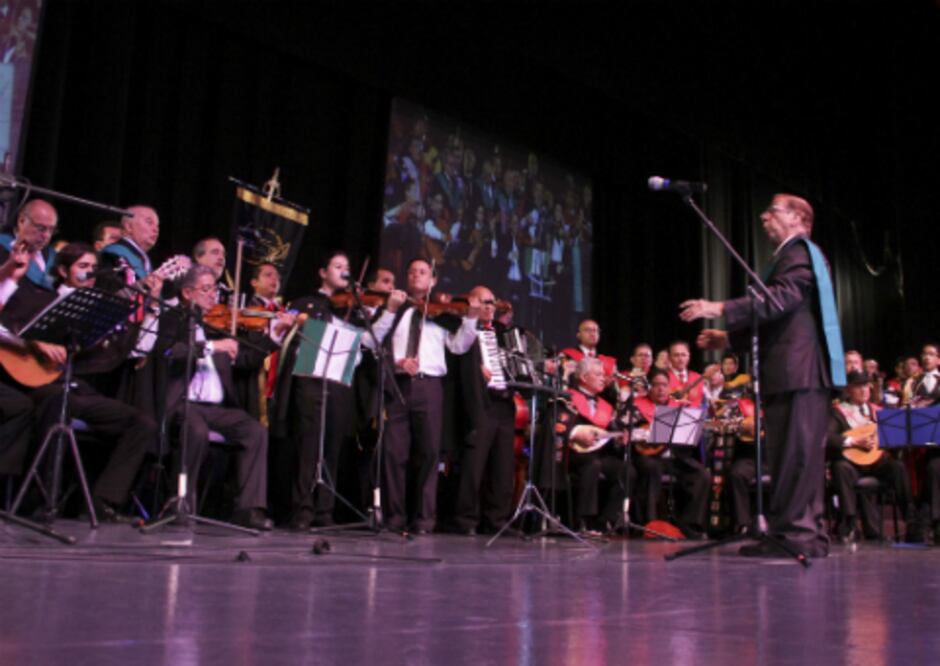 Estudiantina UAQ celebra 50 años