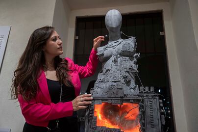 Sashel Meunier explora con esculturas el transhumanismo