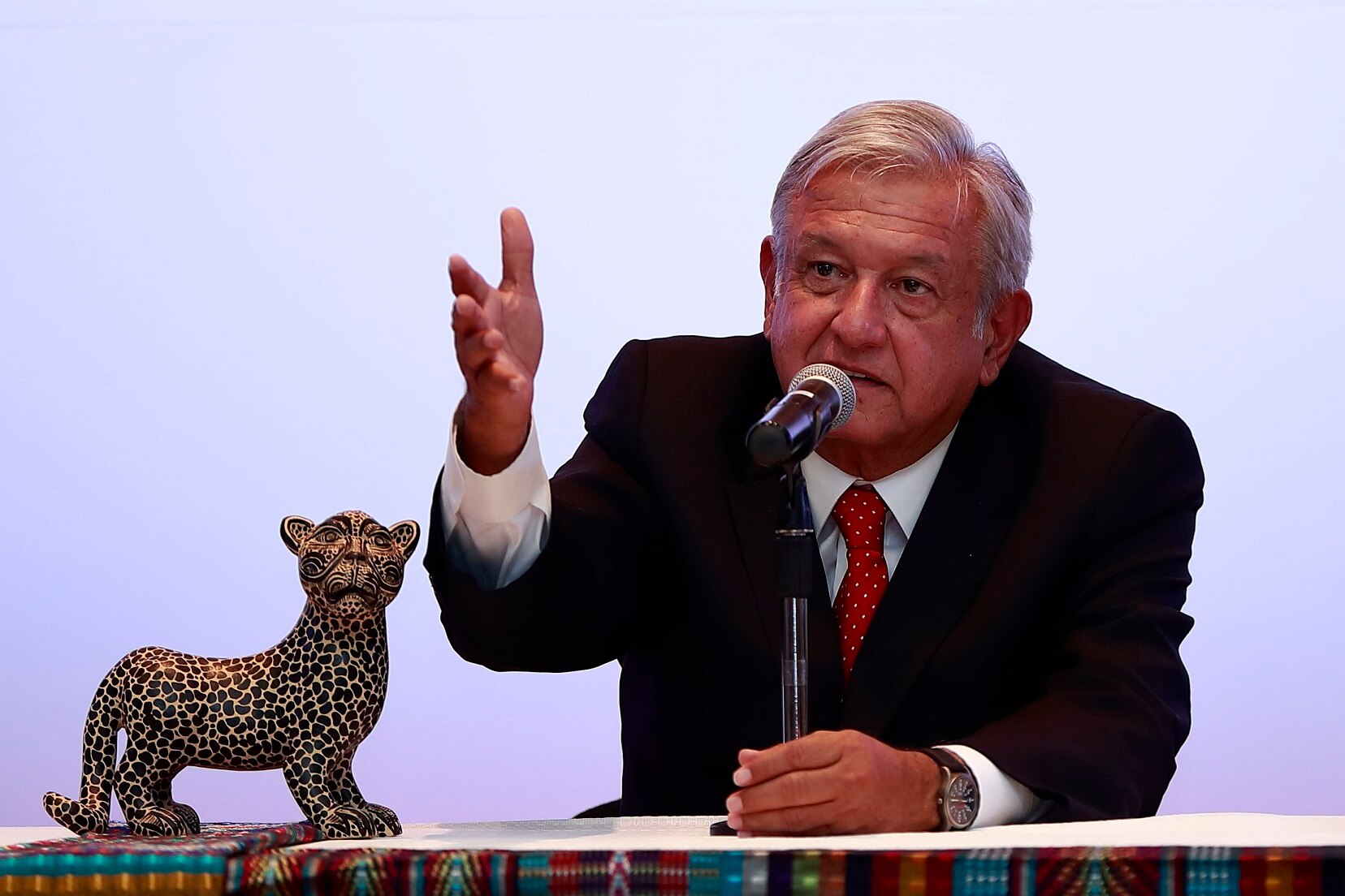 AMLO recuerda a Juárez y a Mandela