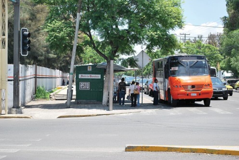 Chofer atropella a mujer