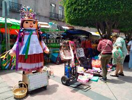 Visitantes aprovechan la vendimia en el Centro Histórico de Querétaro