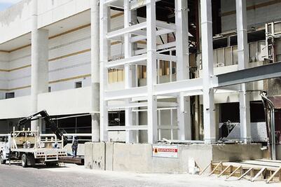 Por insegura, detienen obra en Plaza Bulevares