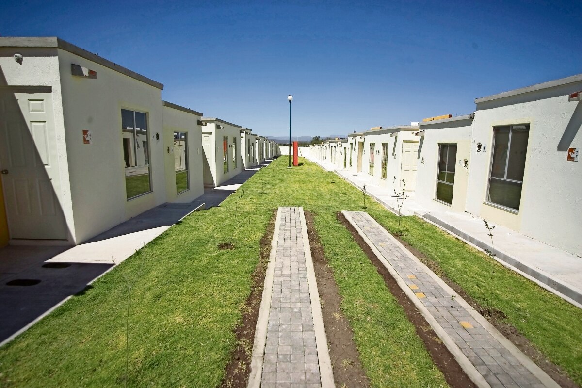 Infonavit da crédito a 69 parejas del mismo sexo