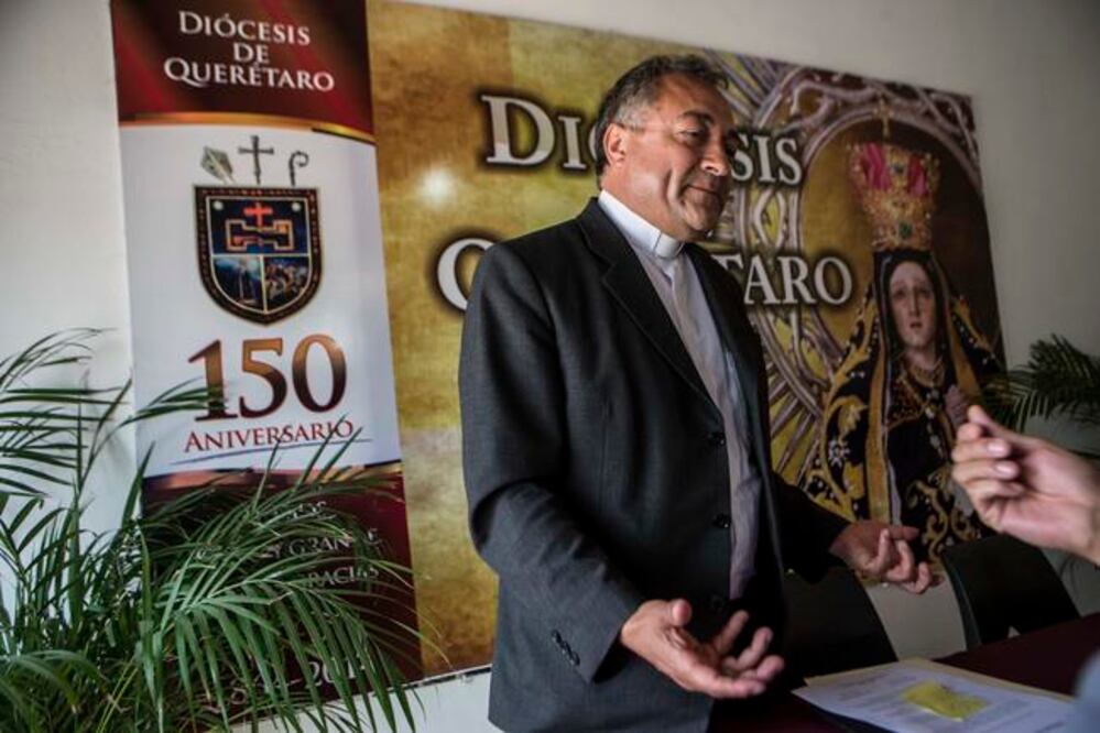 Hasta el momento sólo se tiene el testimonio de dos jóvenes que presenciaron el supuesto llanto de la Virgen, dijo Martín Lara, vocero de la Diócesis. (DEMIAN CHÁVEZ. EL UNIVERSAL)