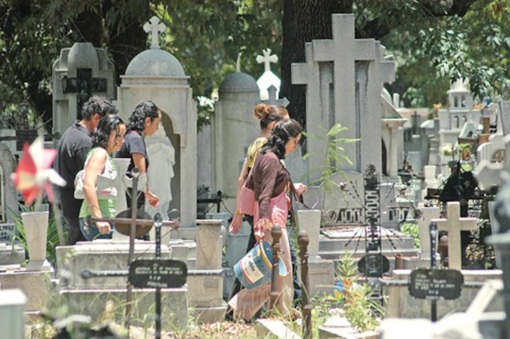 Panteones recibirán 50 mil personas