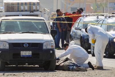 Matan a 2 hombres afuera de empresa de transporte  