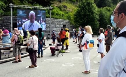 Papa Francisco reza el rosario para fin de la pandemia conectado con 50 santuarios