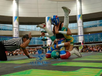 Por una tarde, el Gómez Morín se convierte en una arena de lucha libre