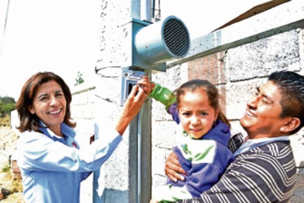 Huimilpan amplía red  eléctrica en 2 poblados