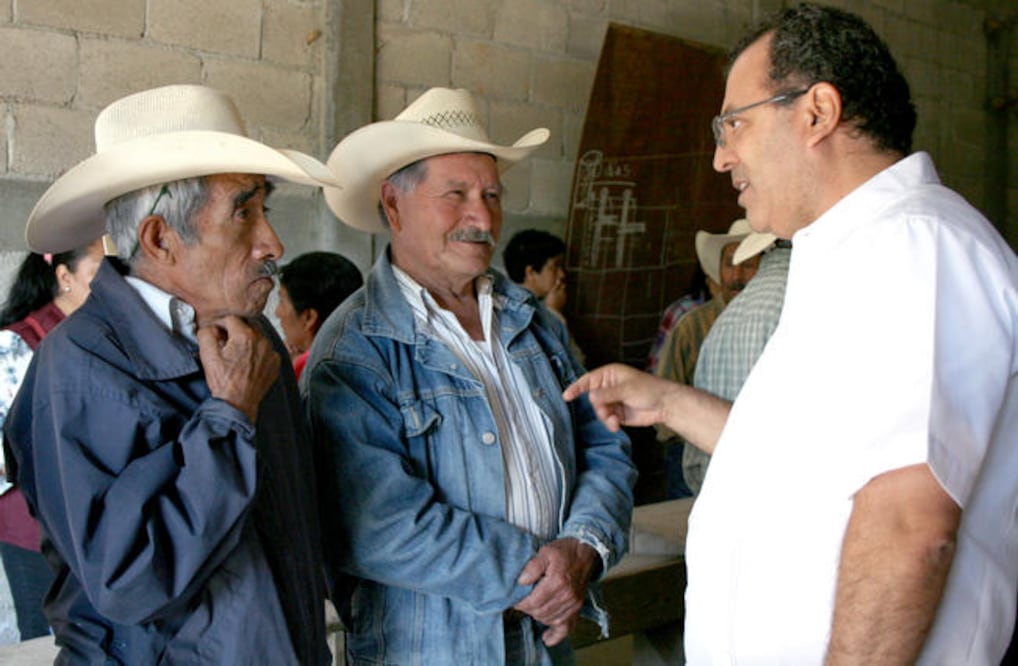El candidato Gilberto Herrera dijo que la falta de oportunidades de empleo permea en las comunidades pequeñas. (Foto: Especial)