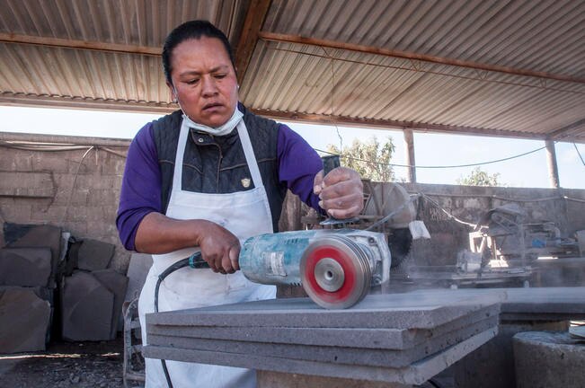 Hay deuda histórica con las mujeres: ministro