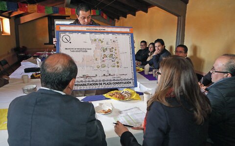 Supervisan obras para turismo en Amealco