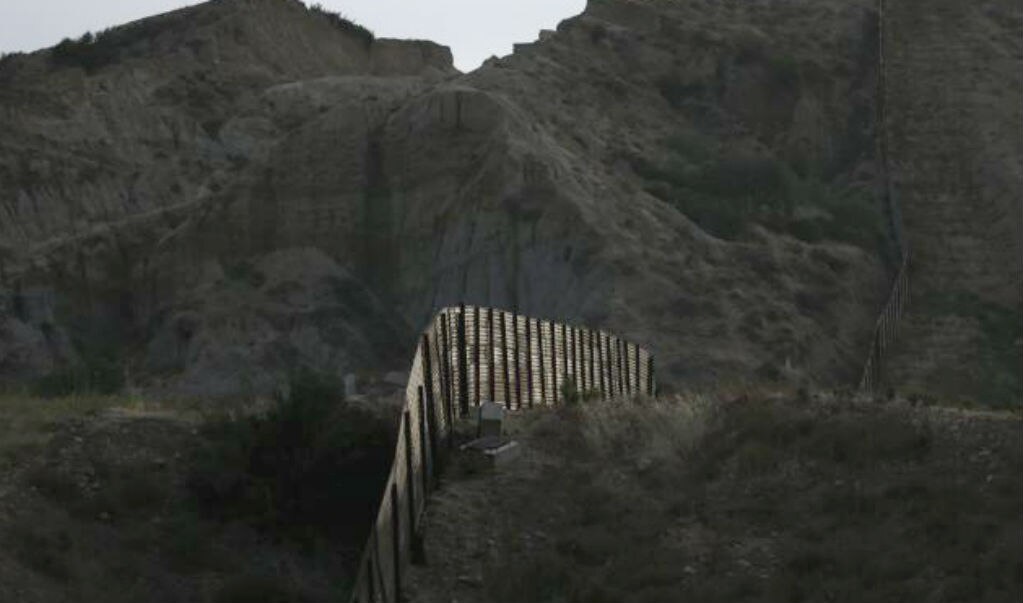 EEUU admite que el "muro" en la frontera con México podría ser una cerca