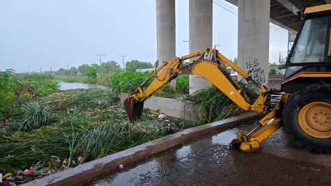 Intervienen ocho drenes ante posibles lluvias en El Marqués
