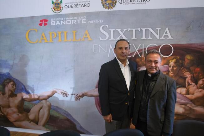 Antonio Berumen y el obispo Martín Lara hicieron el anuncio de la instalación de la copia exacta del trabajo del renacentista Miguel Ángel (DEMIÁN CHÁVEZ. EL UNIVERSAL)