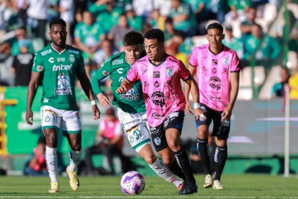 Gallos Blancos cae ante León en el Estadio Nou Camp. Foto: Especial