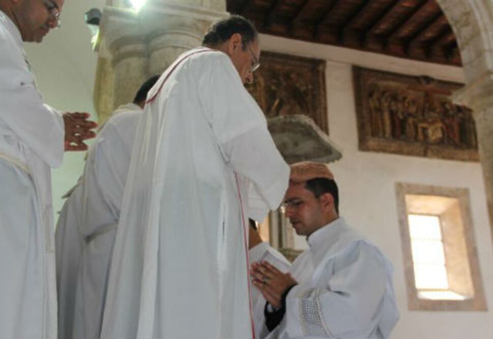 Se ordenan cinco nuevos sacerdotes
