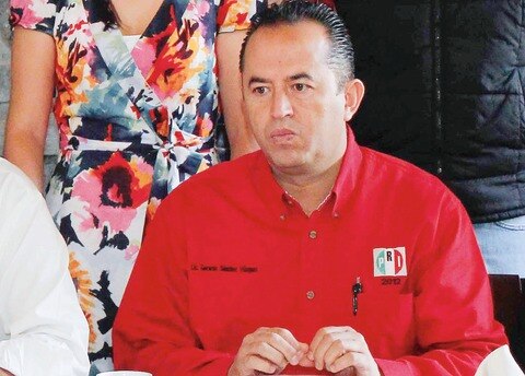 SJR: plantean aspirantes reducir sueldo a funcionarios